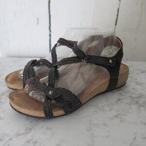 Taos Trulie Sandals 40 9 9.5 Black Embossed Leather Backstrap Comfort Wedge